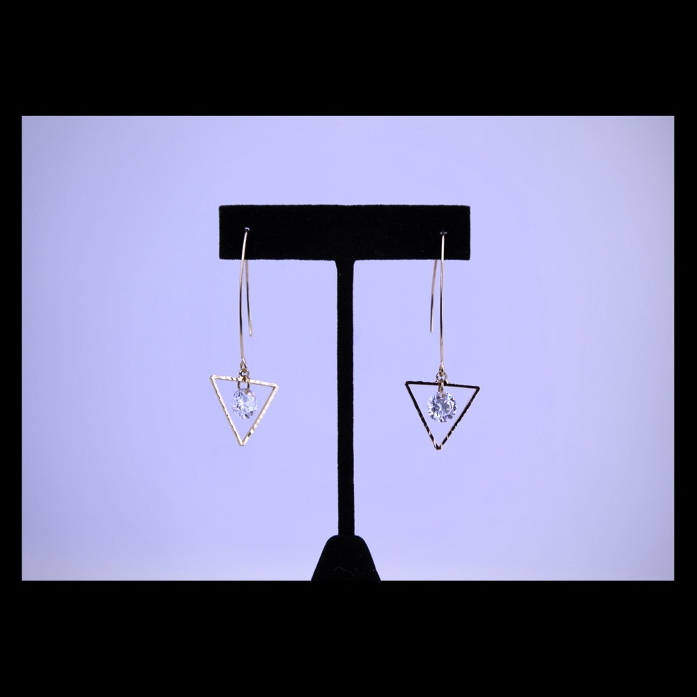 Drop dangle triangular with clear stone